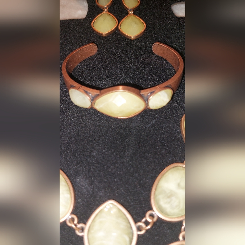 4pc Yellow Green Bronze Stone Jewelry Set Nwot - Picture 3 of 5